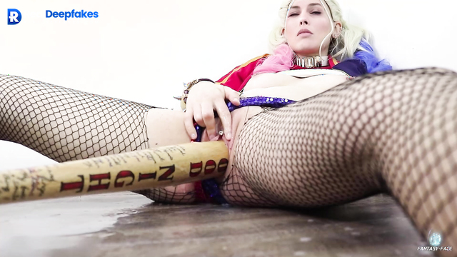 Harley Quinn masturbates her pussy wi...
