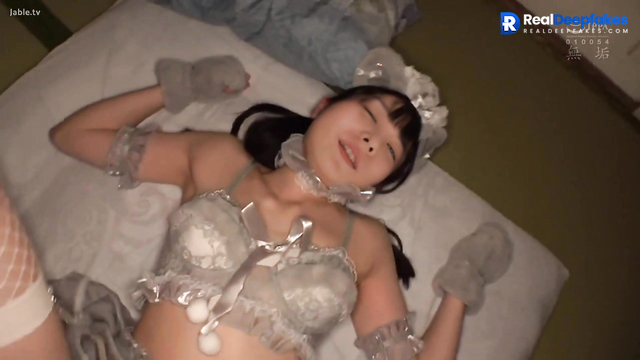 Look at her funny cat costume (あらがき ゆ...