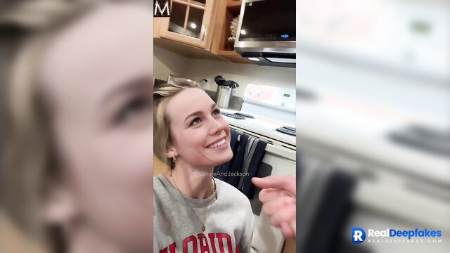 Boyfriend fed her his cum in the kitc...