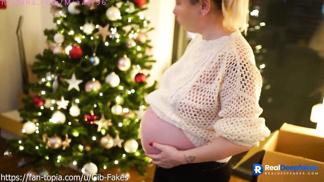 Pregnant Chloe Grace Moretz is very horny on holidays /fake Christmas