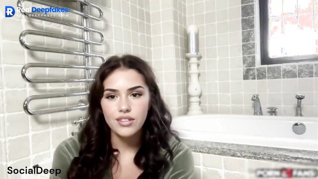 Squirting in the bath thanks to dildo...