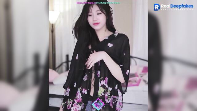 Sexy Yeji ITZY likes dancing alone - real fake (예지 스마트한 얼굴 변화)