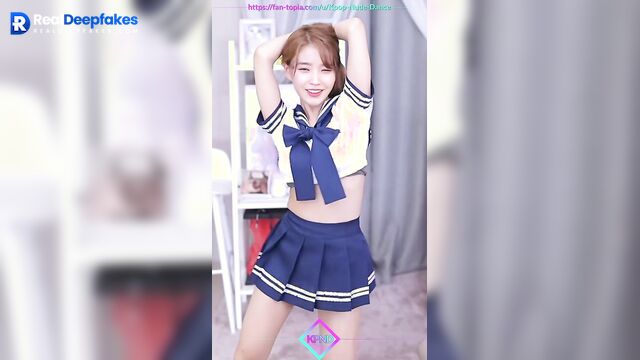 Schoolgirl dancing hot after lessons - IU face swap (아이유 스마트한 얼굴 변화)