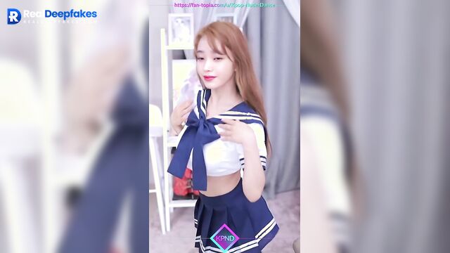 Schoolgirl dancing hot after lessons - IU face swap (아이유 스마트한 얼굴 변화)