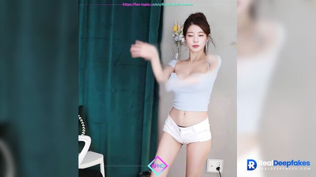Cute brunette dancing at home - fake Wonyoung (장원영 아이브)