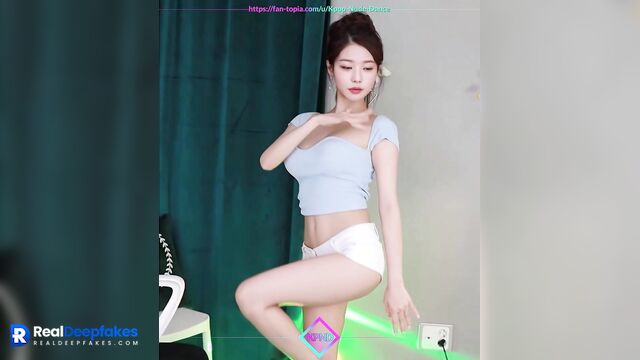 Cute brunette dancing at home - fake Wonyoung (장원영 아이브)